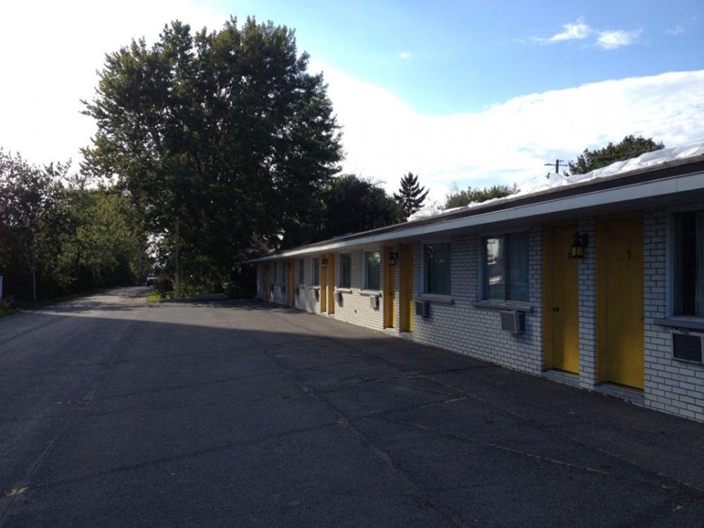Motel Champlain Brossard Exterior foto